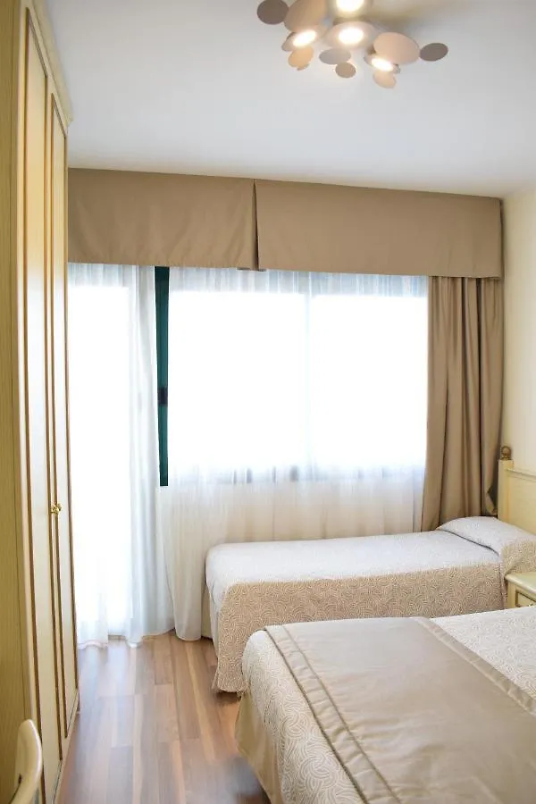 Hotel Carlton Τζεσόλο Λίντο 4*,  Ιταλία