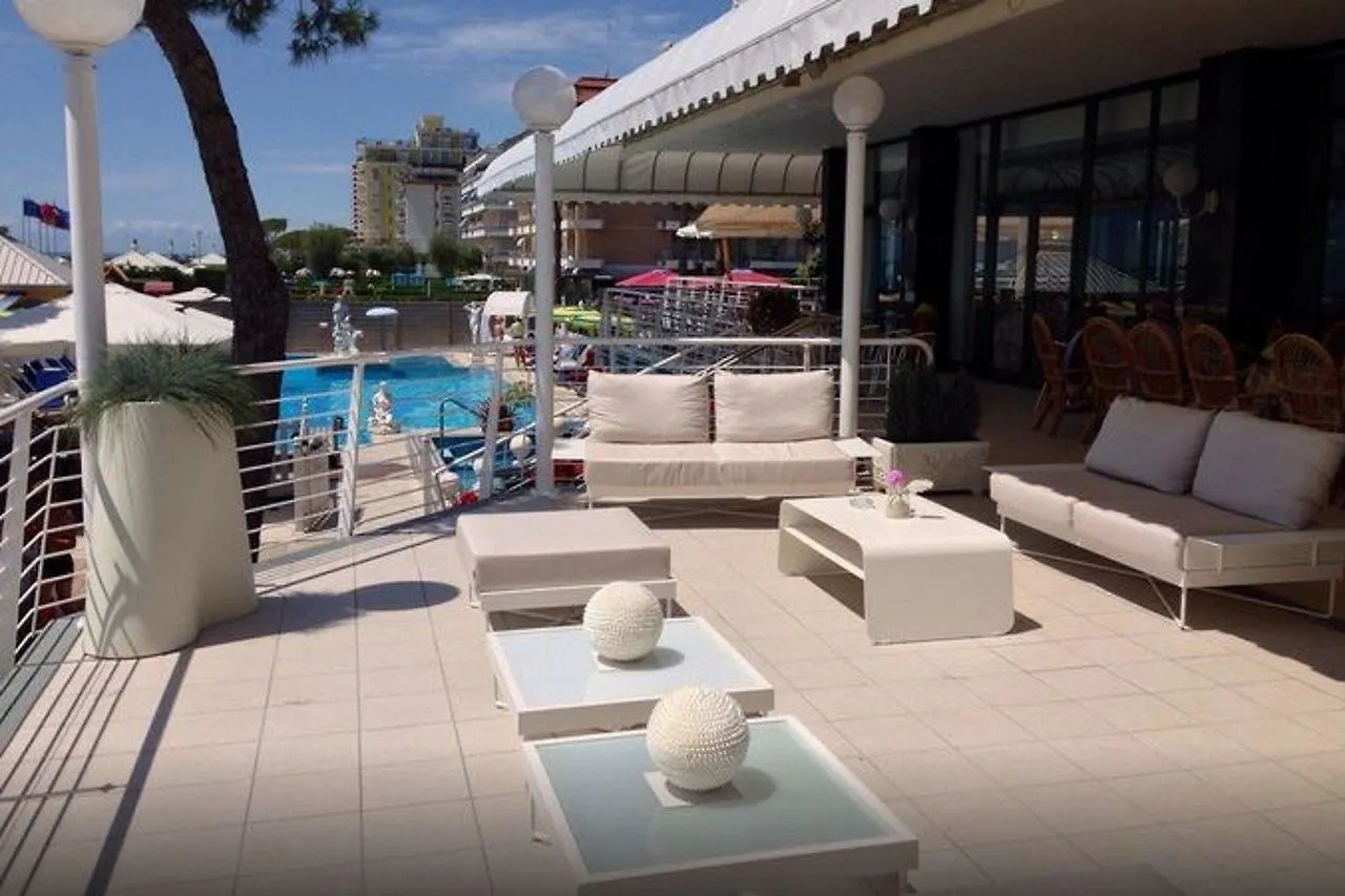 Hotel Carlton Τζεσόλο Λίντο 4*,  Ιταλία