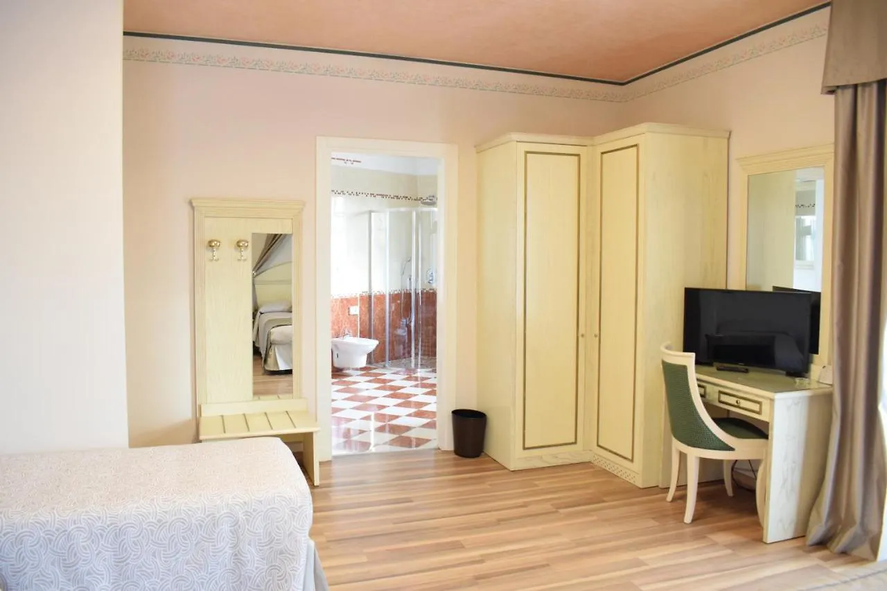 Hotel Carlton Lido di Jesolo 4*,  Italy